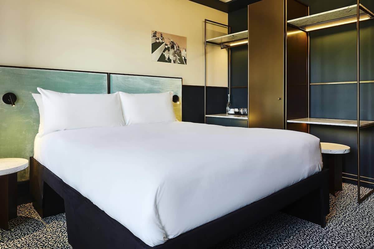 Chambre Confort, 1 lit double | Minibar, coffres-forts dans les chambres, rideaux occultants