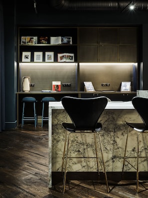 Lobby lounge
