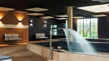 Minibar, coffres-forts dans les chambres, rideaux occultants