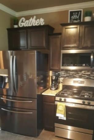 Fridge, microwave, oven, stovetop. The Comfort Gathering , 4 bedrooms, 2 kings, 3 bath, sleeps 16, group-friendly.