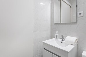 Dusch, hårtork och handdukar