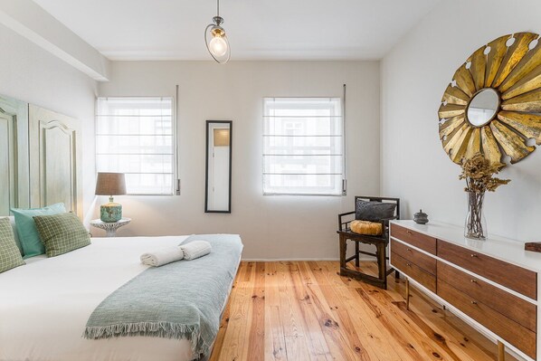 1 bedroom, desk, iron/ironing board, Internet