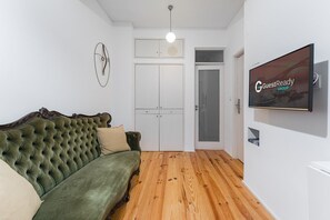 TV - GuestReady - Riber Porto 1R (Porto)