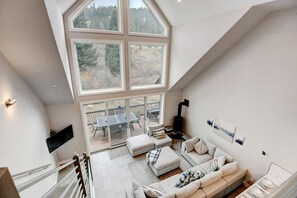 スマートテレビ、暖炉、テレビゲーム、ビデオライブラリ