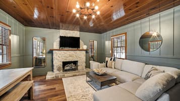 Family Cabin | Living area