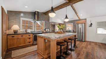 Signature Cabin | Private kitchen | Coffee/tea maker, cleaning supplies