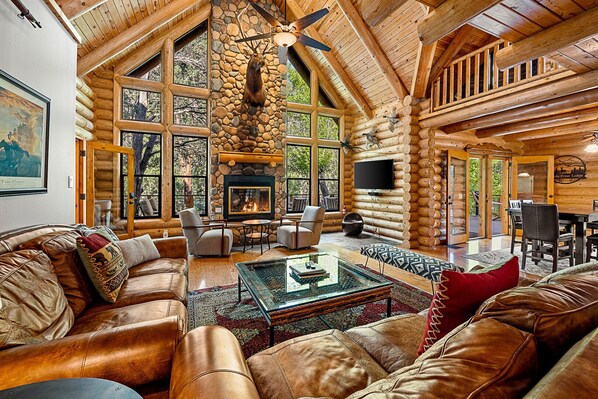 Smart-TV, Kamin, Tischtennisplatte