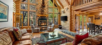 5BR Luxury Verde River Cabin w/ Hot Tub, Pizza Oven, Game Room, Bar & EV charger