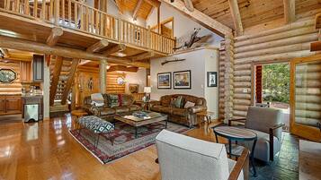 Smart-TV, Kamin, Tischtennisplatte