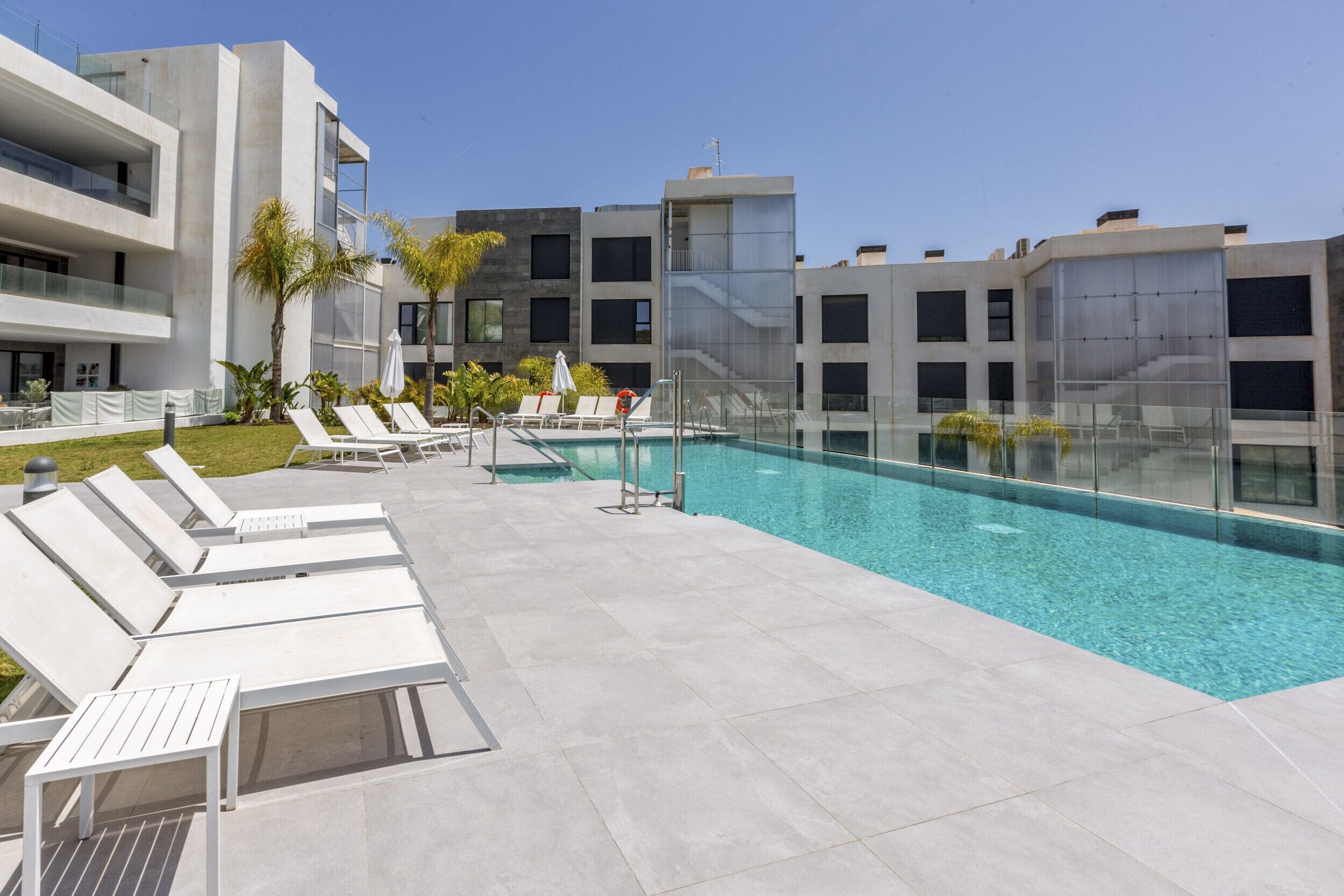 Indoor pool, pool loungers