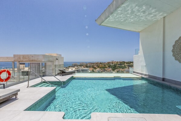 Indoor pool, pool loungers