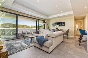 Smart TV - Luca | Apartment with private pool in Fuengirola (Fuengirola)