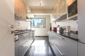 Kühlschrank, Mikrowelle, Ofen, Geschirrspüler