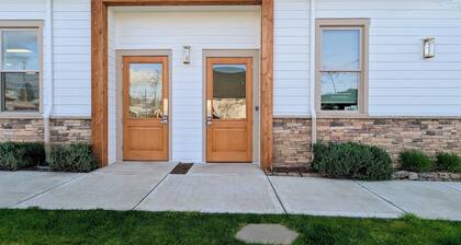 Newberg Wine Country Suites: Gris Room