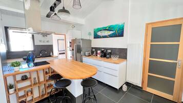 Réfrigérateur, micro-ondes, four, lave-vaisselle