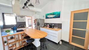 Refrigerador, microondas, horno y lavavajillas 