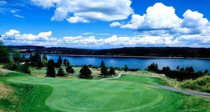 Whidbey House 3 BR 2 BA Porch & Patio: Walk to Golf & Beach Sleeps 6-7