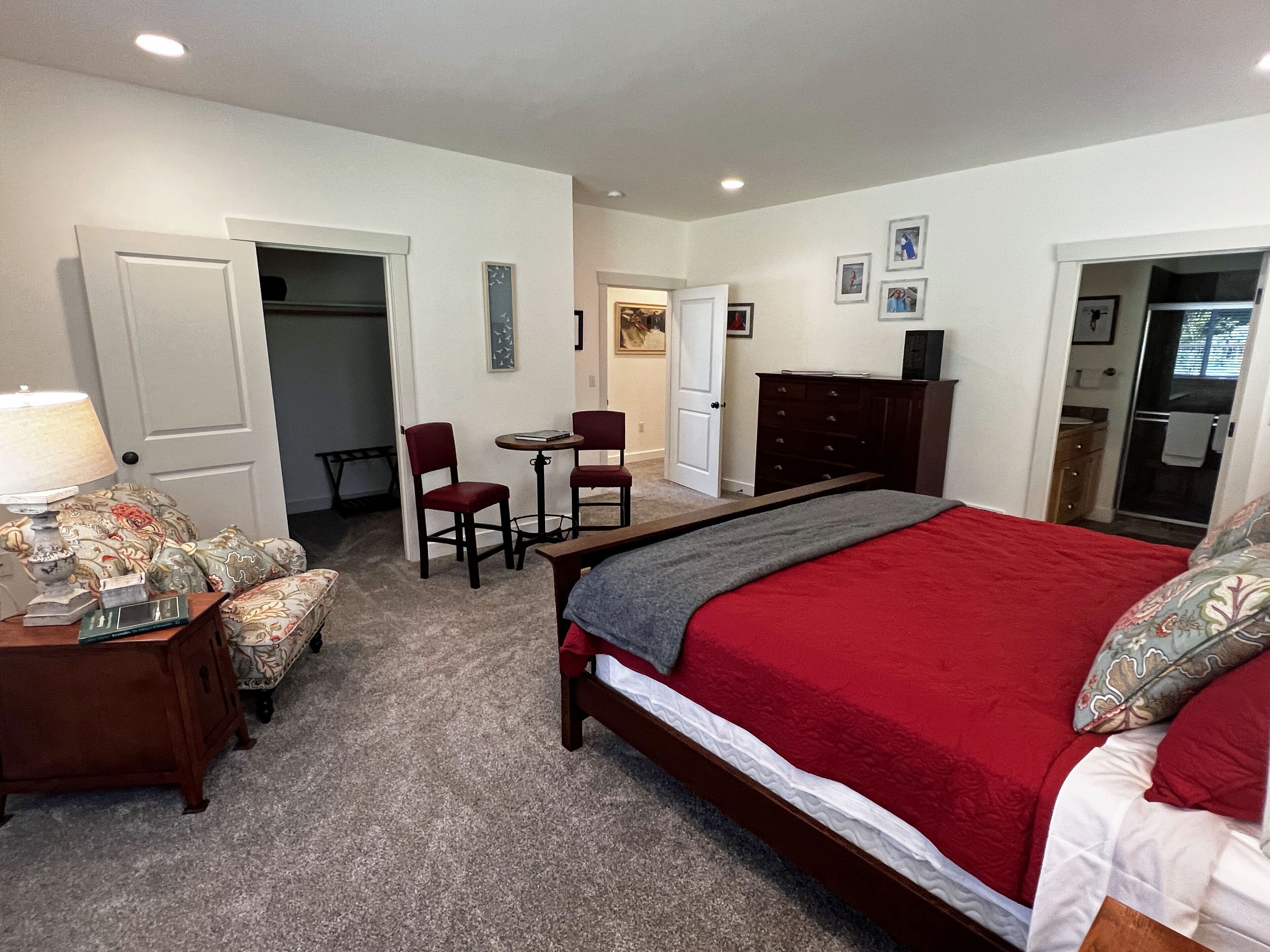 3 bedrooms, desk, iron/ironing board, free WiFi