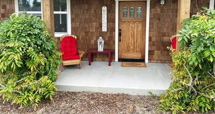 Whidbey House 3 BR 2 BA Porch & Patio: Watch for Deer and Bunnies. Sleeps 6-7