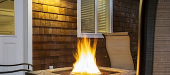 Whidbey House 3 BR 2 BA Porch & Patio: Watch for Deer and Bunnies. Sleeps 6-7