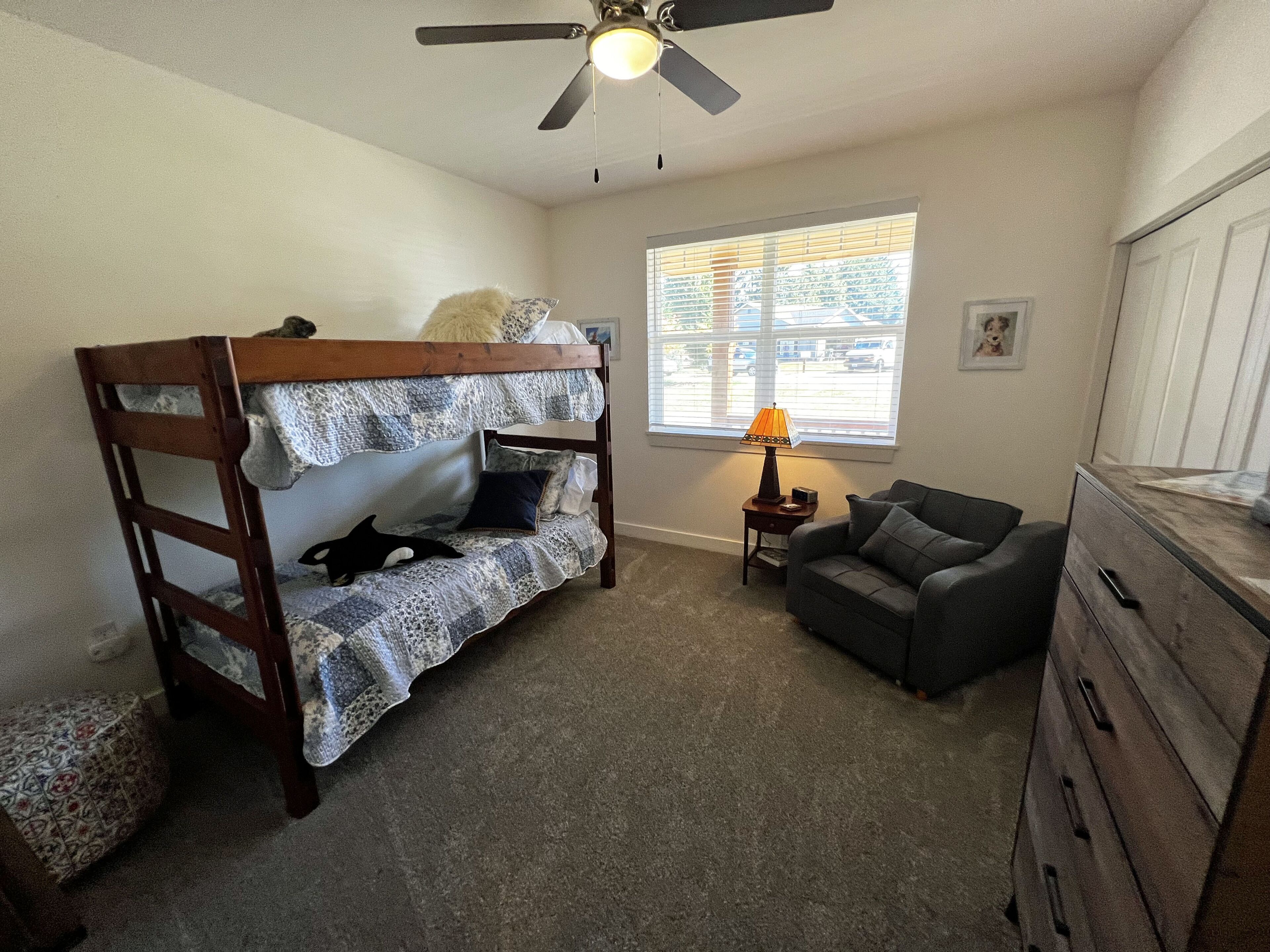 3 habitaciones, escritorio, tabla de planchar con plancha y wifi gratis 