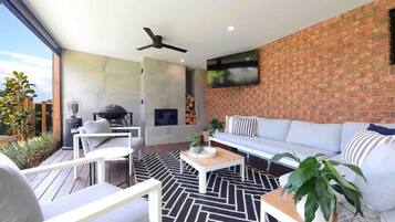 TV, fireplace, Netflix, streaming services