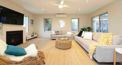Hop, Skip, Beach - Family friendly with gas log fire and walk to beach - 4pm check out on Sundays*