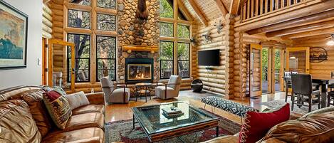 Smart-TV, Kamin, Tischtennisplatte