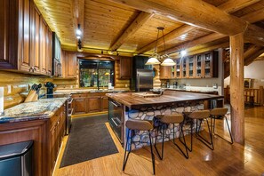 Fridge, microwave, oven, stovetop - Verde River Lodge: Riverside Cabin Luxury with Hot Tub, Games & Wild Beauty (Payson)