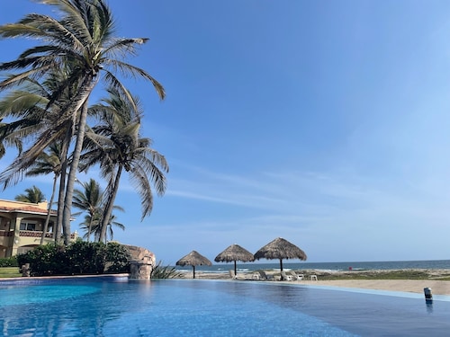 Mazatlán’s Hidden Gem: Beachfront Condo with Golf Access