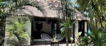 Beautiful cozy cabin one block from the beach!!!