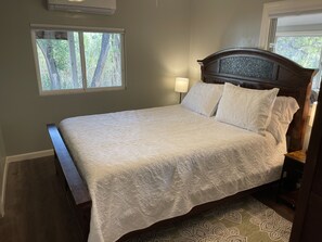 3 bedrooms, desk, iron/ironing board, free WiFi