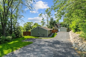 Property grounds - Cozy cottage w/hot tub, game room & backyard. Close to West Point and Bethel.  (New Windsor)