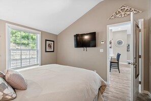 2 habitaciones, escritorio, tabla de planchar con plancha y wifi gratis