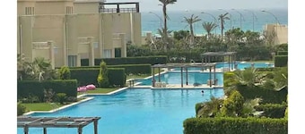 Cheerful 3-BR villa in Sedra Compound North Coast