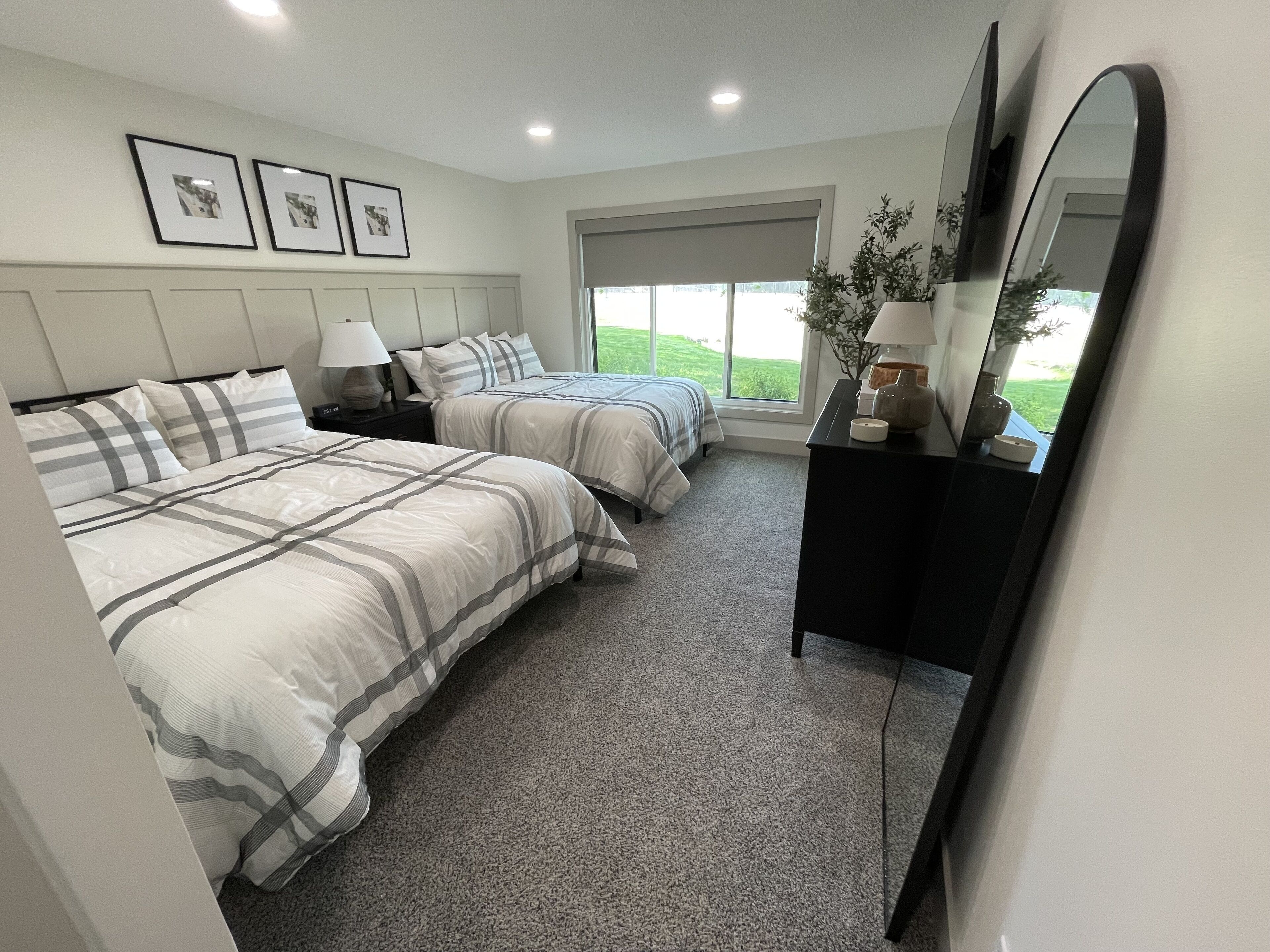 NEWLY RENOVATED Condo in the Heart of Shanty Creek - 4 Queen Beds! Pool access!!