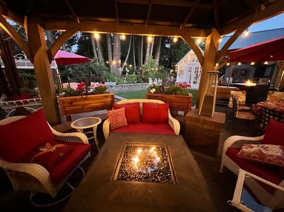 TUDOR COTTAGE SUITE - Autzen Stadium - PK Park - UO - Hayward Field 