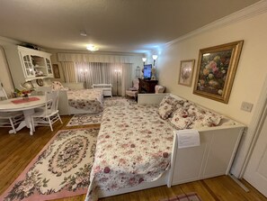 2 bedrooms, iron/ironing board, travel cot, free WiFi