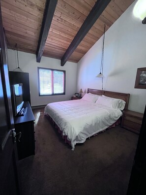 3 makuuhuonetta, vauvan matkasänky, ilmainen Wi-Fi, vuodevaatteet