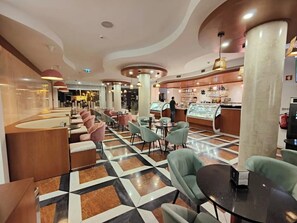 Daily continental breakfast (EUR 13 per person)