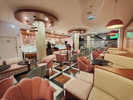 Se ofrece un desayuno continental (13 EUR por persona)