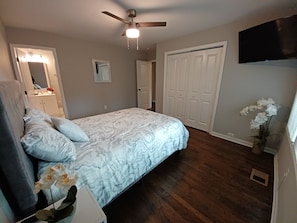 3 bedrooms, iron/ironing board, free WiFi, bed sheets