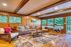 Smart TV, fireplace, DVD player, books