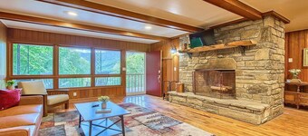 Mountain Magic-Peaceful, Cozy, Pet-Friendly Escape