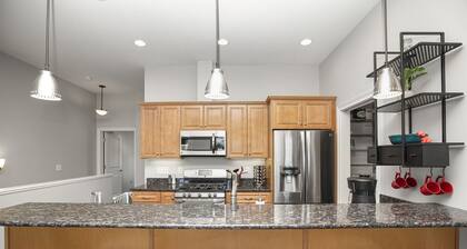Riverfront Oasis: Beautiful Riverfront Townhome CLOSE to Notre Dame!
