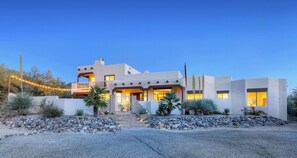 Exterior - Catalina Breeze – Luxury Living with Heated Pool/Spa and Stunning Mountain Views (Tucson)