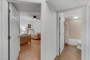 3 chambres, fer et planche à repasser, Wi-Fi, draps fournis