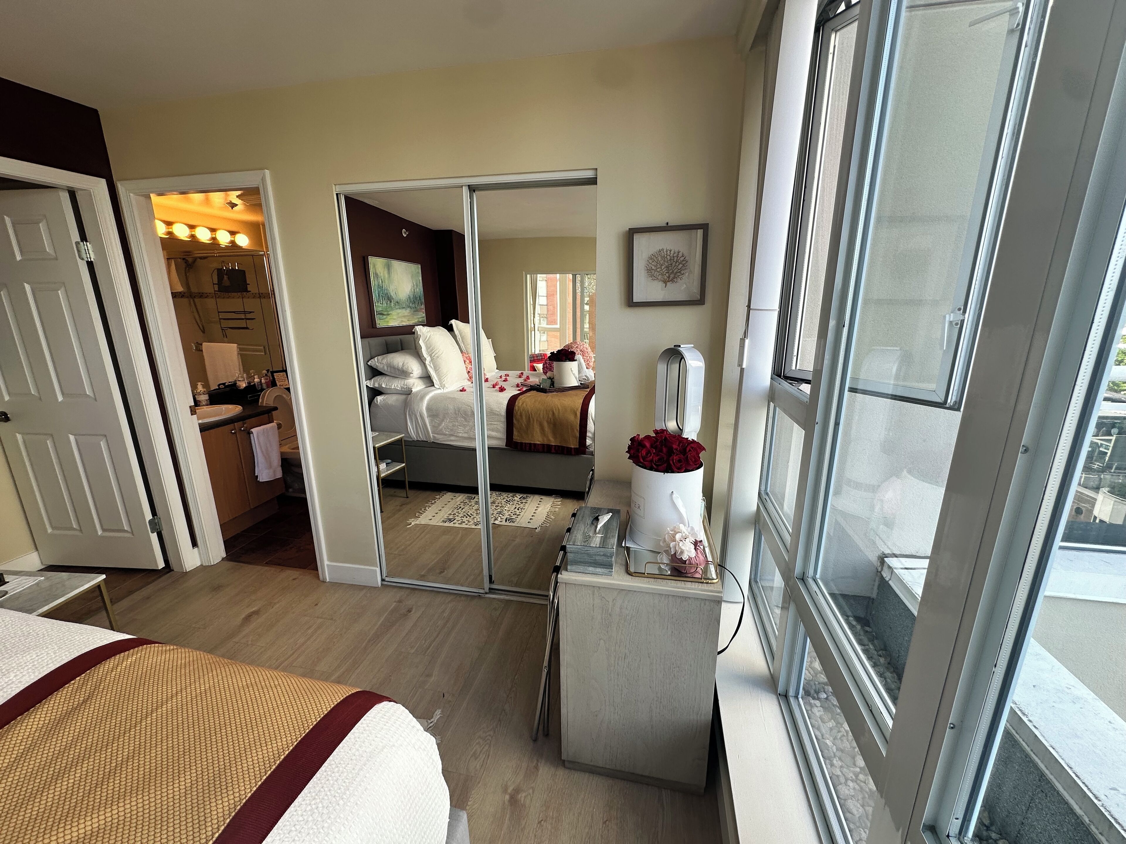 1 多间卧室、办公桌、隔音、熨斗/熨衣板