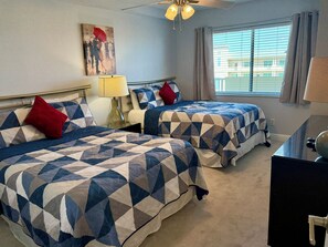 2 habitaciones, tabla de planchar con plancha, wifi y ropa de cama 