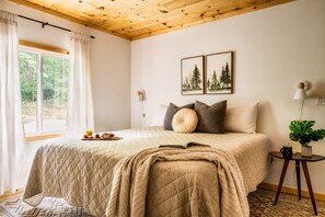 6 bedrooms, desk, iron/ironing board, free WiFi - Heated Pool & Spa / Firepit / Views / Yard / Style / Easy Access! (Sevierville)